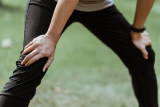Omgaan met pijn in de knieholte: tips en adviezen